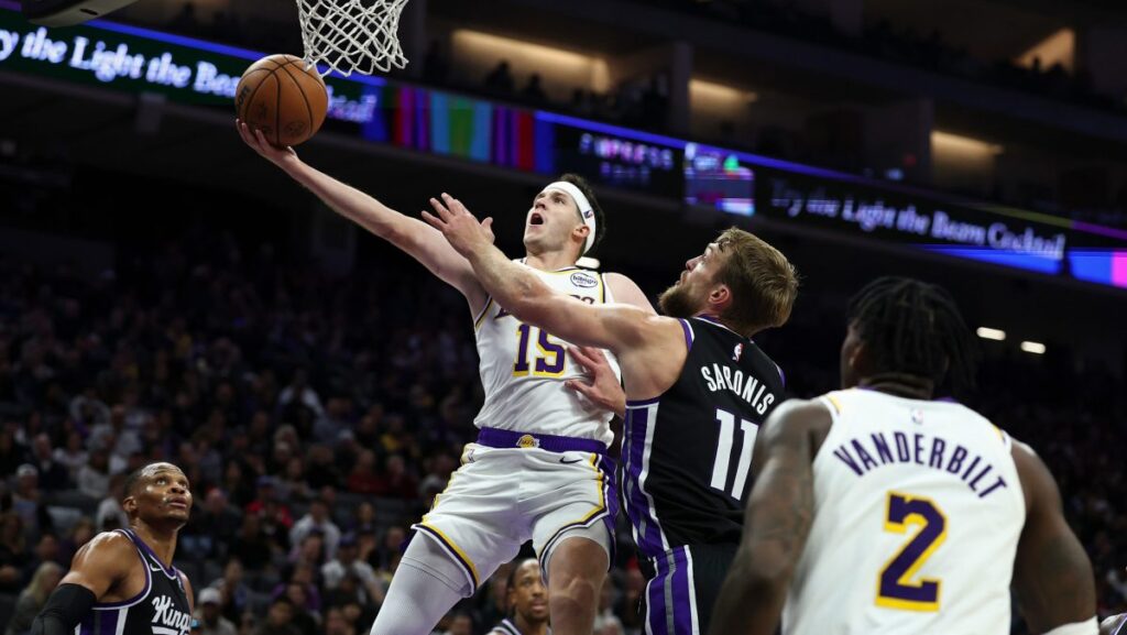 Lakers win without Doncic, but with a great Austin Reaves